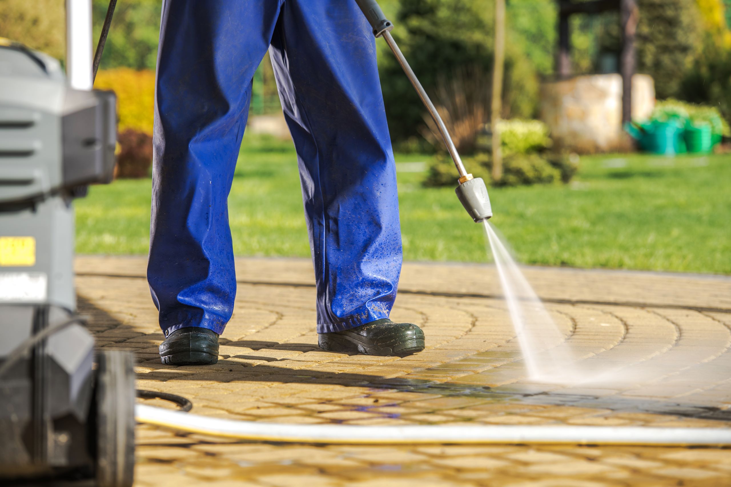 worker-pressure-washer